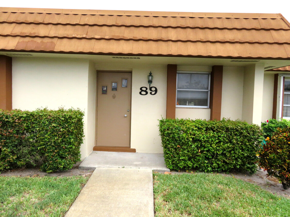 Foto principal - 5780 Fernley Dr W