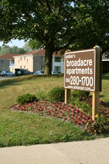 Building Photo - amber's Broadacre Apartments