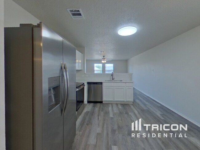 Building Photo - 4913 Creek Ridge Trail