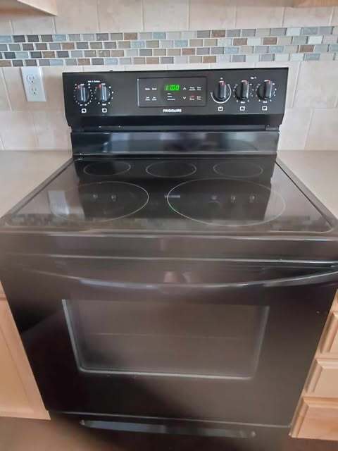 Foto del edificio - 700 Finch Dr