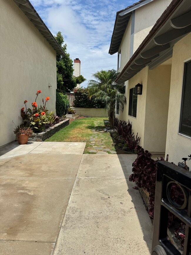 Building Photo - 1232 Saint Helene Ct