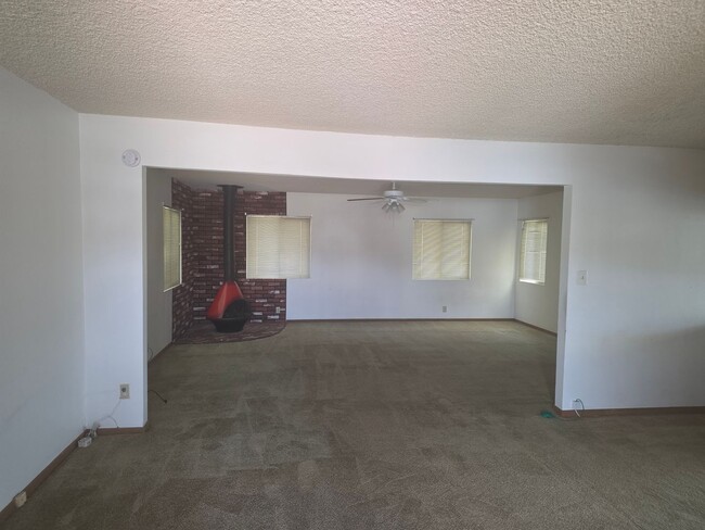 Building Photo - 5673 Barclay Ave