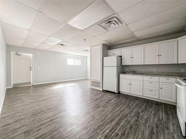 Building Photo - 4615 Heron St