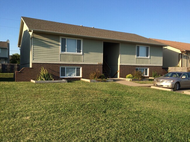 Building Photo - 6200 SW 26th Ct
