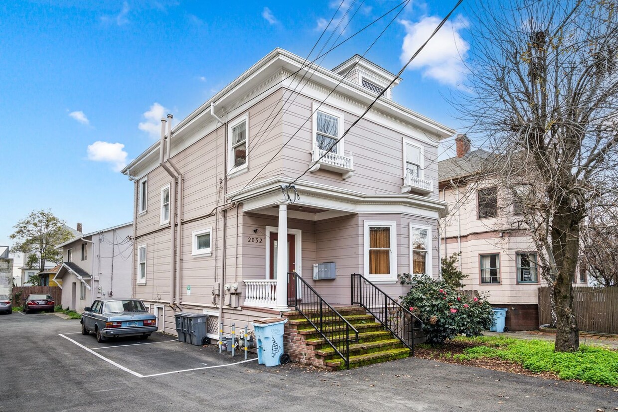 Primary Photo - 2036 Parker St