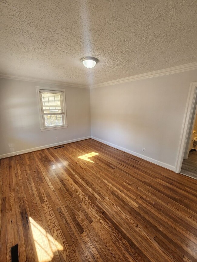 Photo - Chapel Hill / 3br House on N. Graham St AVAILABLE