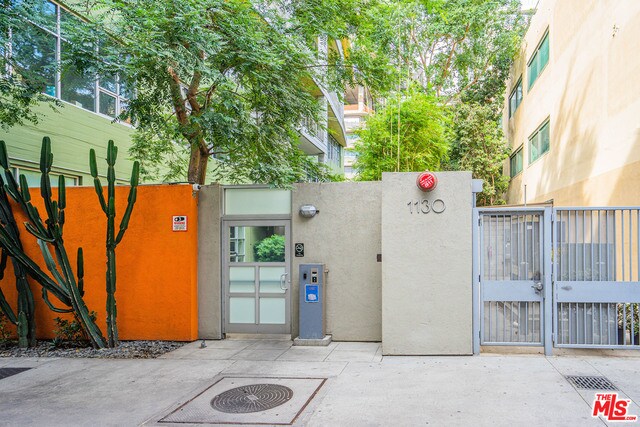 Foto del edificio - 1130 Flower St