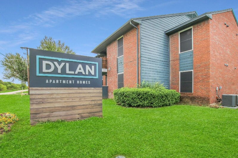 Primary Photo - 2333 Escalante Ave
