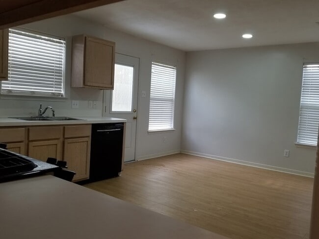 Foto del edificio - 839 Autumn Point Ln