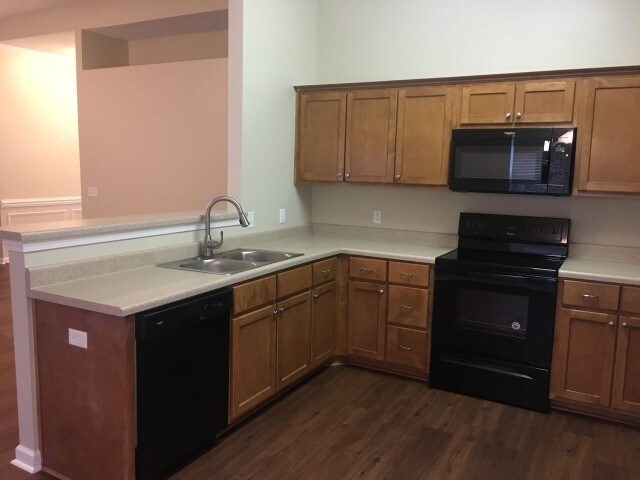 Building Photo - 147 Arbor Village Dr