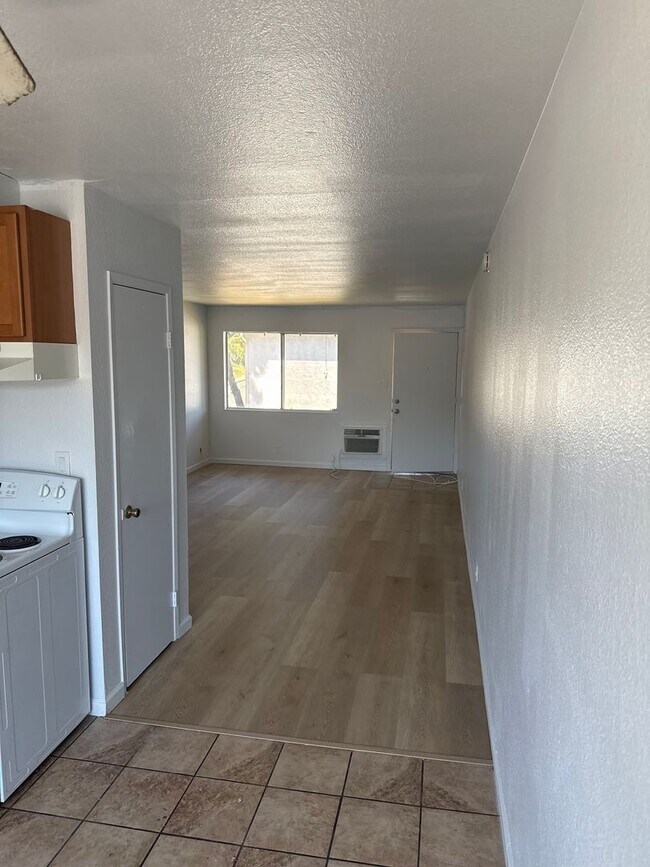 Building Photo - Pleasant 2-Bedroom, 1-Bath Condo in Antioc...