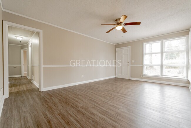 Building Photo - Charming 4 Bedroom in Columbia!
