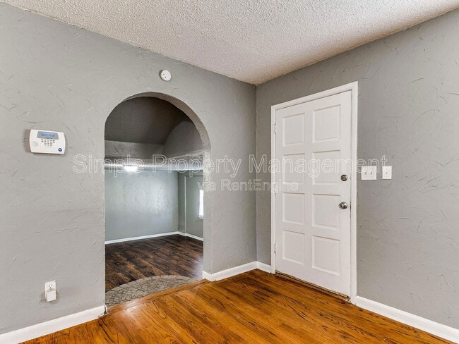 Building Photo - 10509 Greystone Ave
