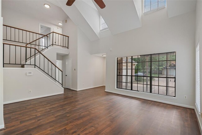 Foto del edificio - 4807 Shadowdale Dr