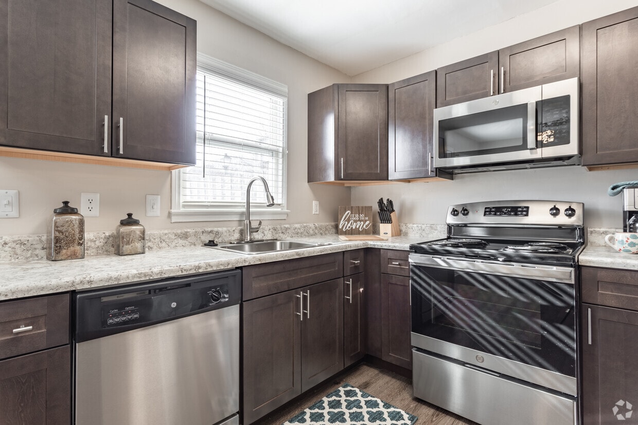 Hampstead Heath Luxury Homes Apartments in Hampton, VA