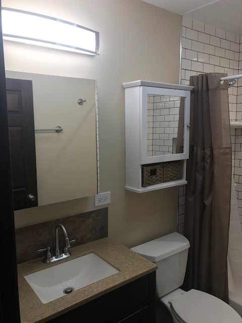 Upstairs Bathroom - 512 Carlyle Ln
