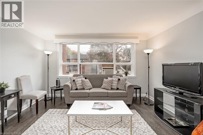 Building Photo - 2128 Harris Crescent