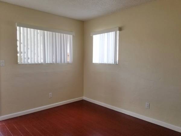 Living area - 2252 Morley St