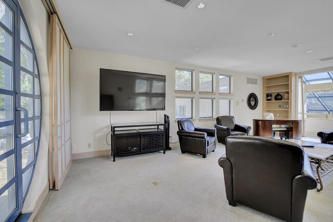 Building Photo - 319 Tappan Terrace