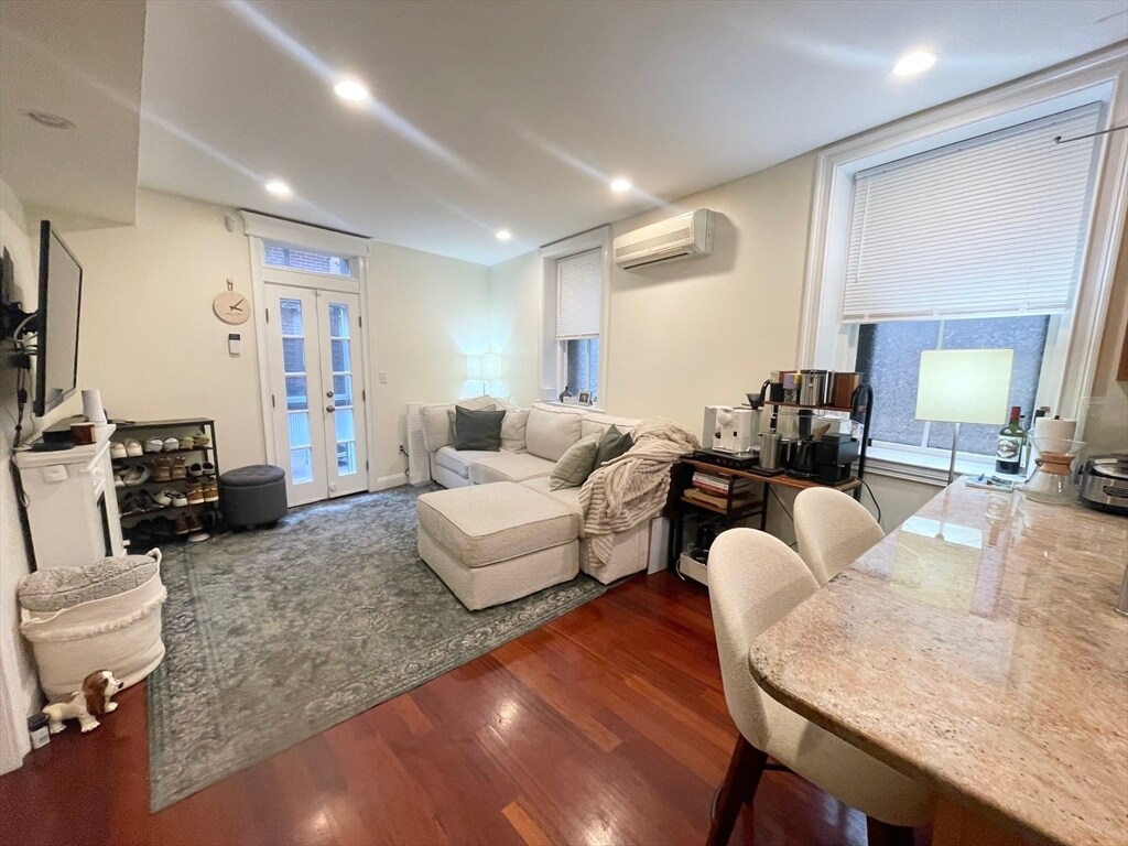 Foto principal - 76 W Cedar St