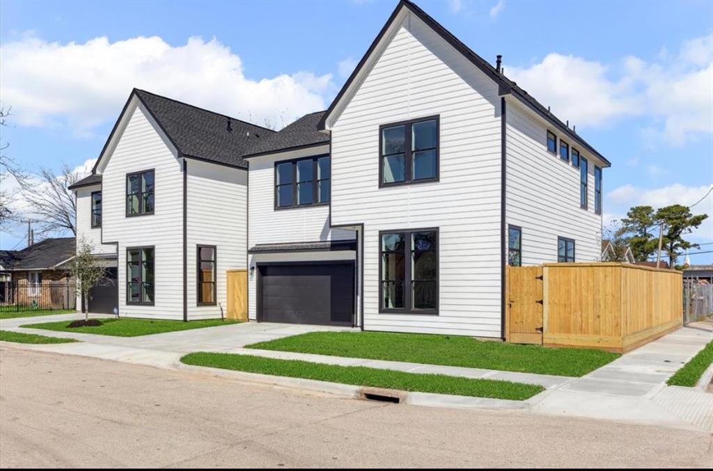 Foto principal - 5613 Leonard St