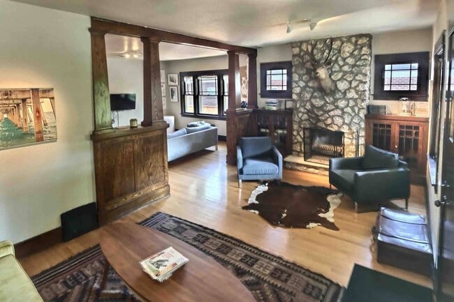 Photo - West Highlands 2 Bedroom Duplex with 2 Car... House