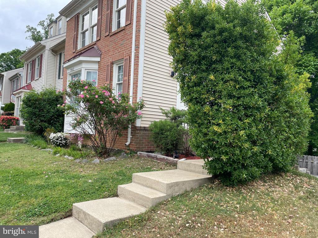 Building Photo - 7662 Northern Oaks Ct