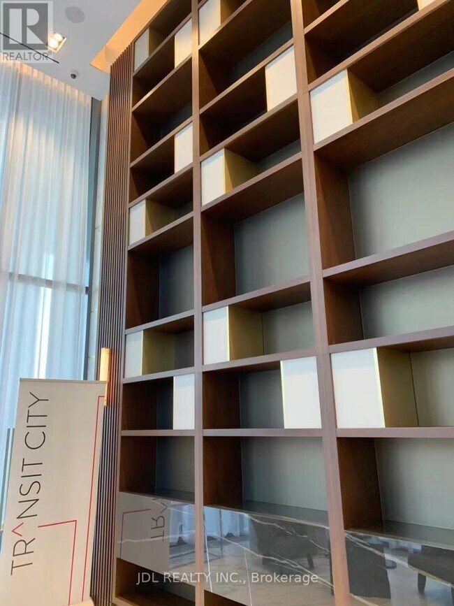Photo du bâtiment - 950 Portage Pkwy
