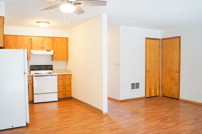 Building Photo - Great Location: Two-Bedroom with Patio & P...