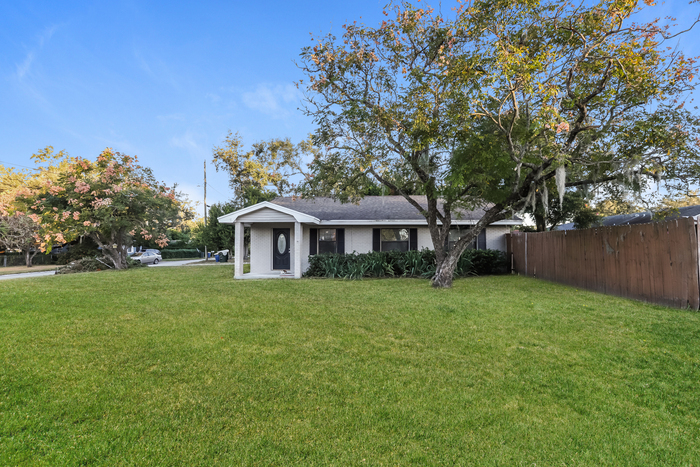 Foto principal - Home on a Corner Lot in Bartow, FL!