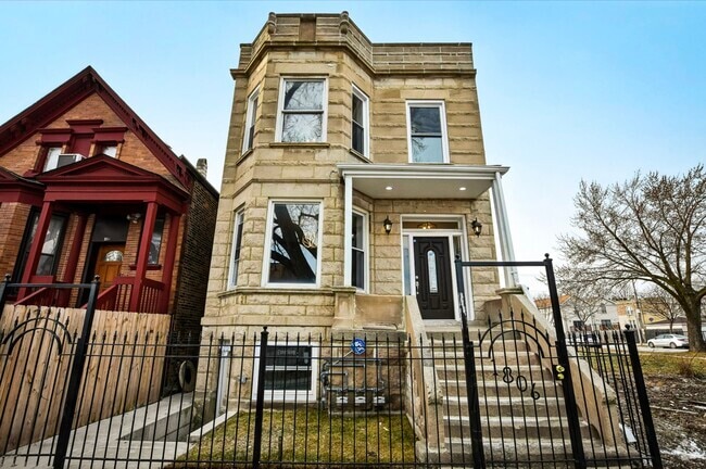 Building Photo - 1806 S Trumbull Ave