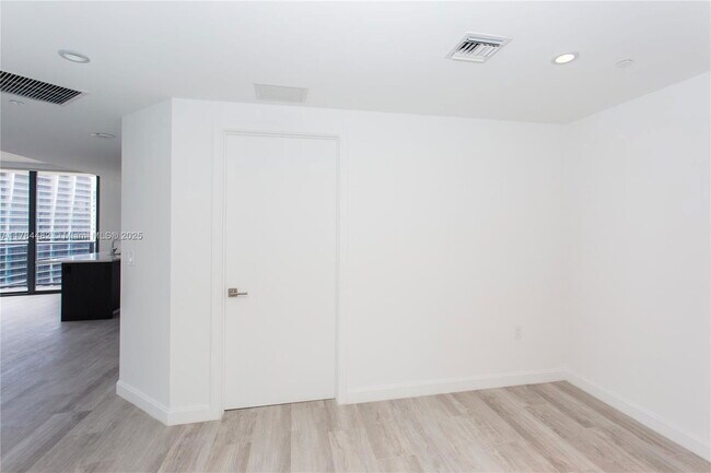 Foto del edificio - 45 SW 9th St