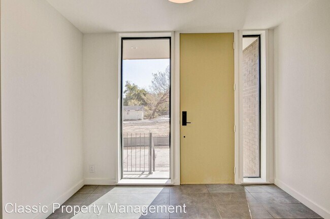 Building Photo - 3 br, 2.5 bath House - 444 W. Morphy Street