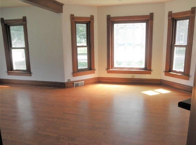 Building Photo - 403 N 7th St