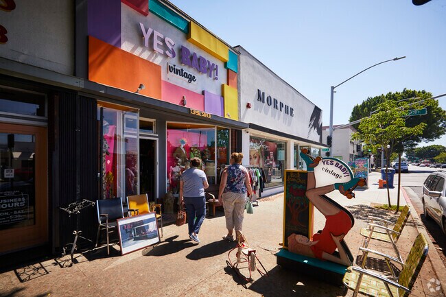 Downtown Burbank offers tons of great shopping destinations.