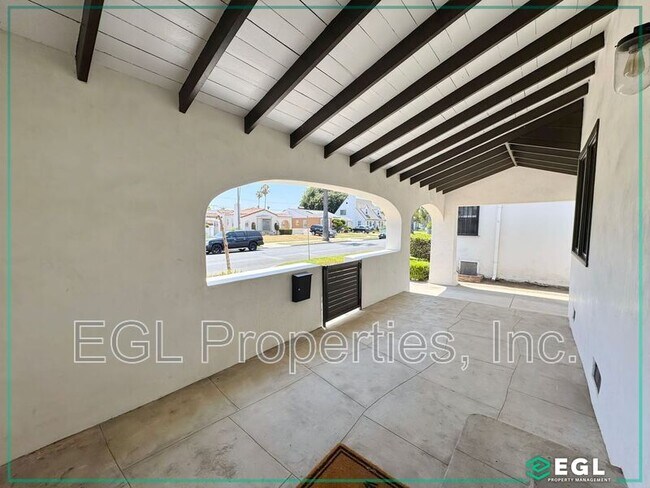 Foto del edificio - 3927 Degnan Blvd