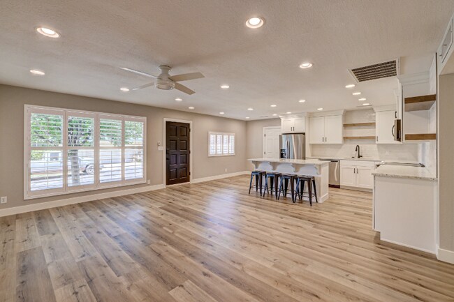 Foto del edificio - 351 S 400 E