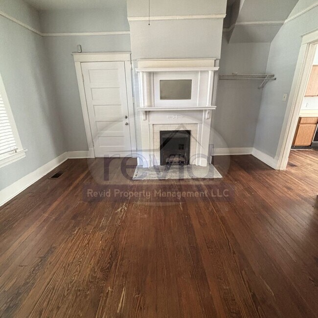 Foto del edificio - 288 N McLean Blvd