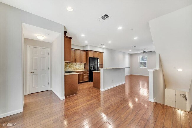 Foto del edificio - 3 br, 3.5 bath Townhome - 1143 White Peach...