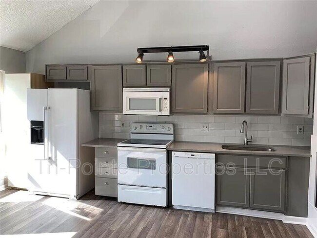 Building Photo - 7215 Holly Hill Dr