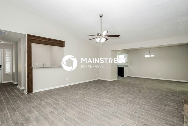 Building Photo - 3 Bedroom Pet-Friendly Home in RIVERDALE, ...