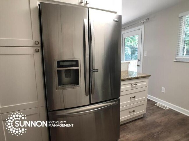 Foto del edificio - 4BR 2BA Renovated to perfection!