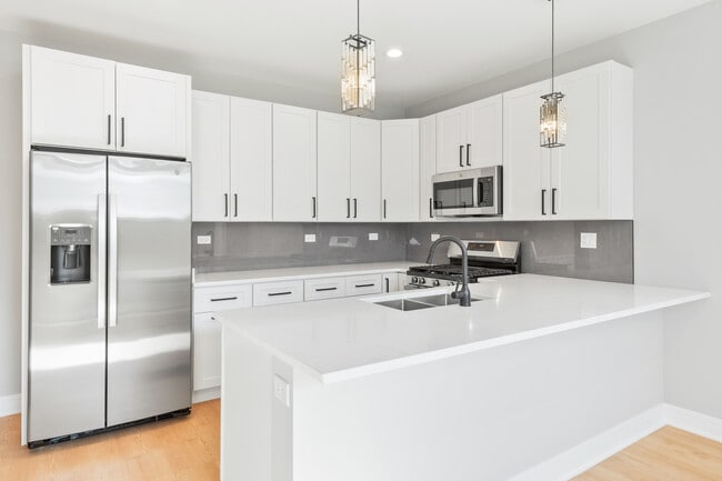 Foto del edificio - 6639 S Langley Ave