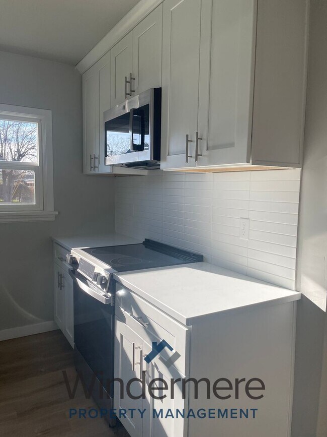 Building Photo - McAul212