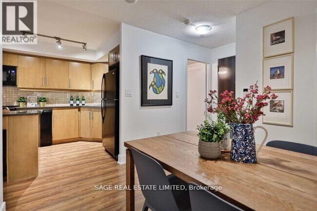 Photo du bâtiment - 20 Blue Jays Way