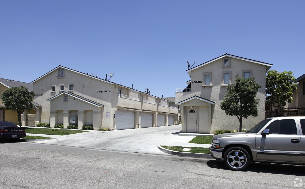 Foto principal - 330-402 S Claudina St