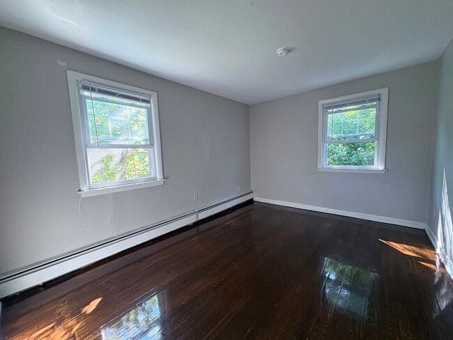 Building Photo - 2 Kilborn St