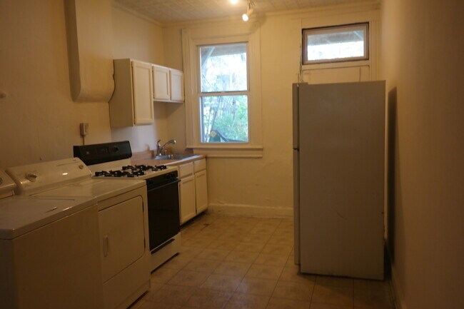 Building Photo - Prime Location ~ 3 Bedroom Townhome in Ham...