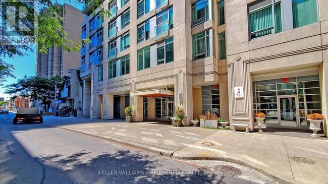 Building Photo - 8-518 Scollard St