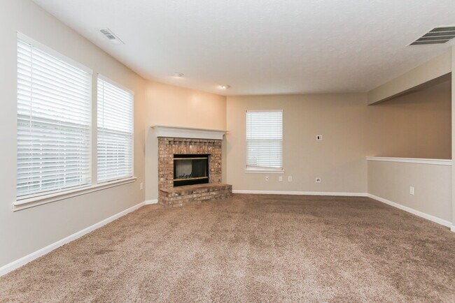 Building Photo - 10555 Wintergreen Way